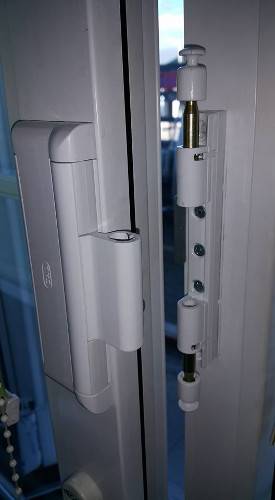 Asigurare fereastra pvc si aluminiu